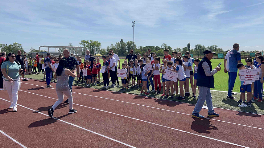 БИЈЕЉИНА, 13. АПРИЛА /СРНА/ - На трећем Међународном атлетском митингу "Трофеј Бијељине" данас је учествовало 29 атлетских клубова из цијелог региона, међу којима и Срби са Косова и Метохије.