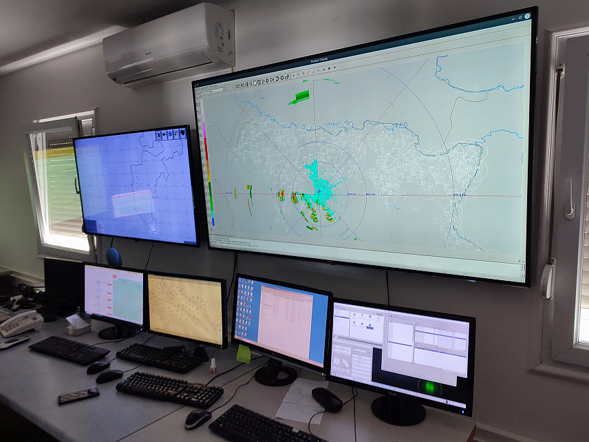 ГРАДИШКА, 15. АПРИЛА /СРНА/ - Јавно предузеће Противградна превентива Републике Српске тренутно располаже са 1.961 противградном ракетом, а до 1. маја биће набављено још 1.700, што је довољно за сезону одбране од града која је почела данас и траје до 15. септембра.