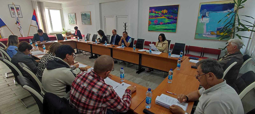 НОВИ ГРАД, 16. АПРИЛА /СРНА/ - Сједница Привредног савјета општине Нови Град.