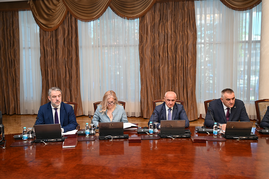 БАЊАЛУКА, 18. АПРИЛА /СРНА/ - Сједница Владе Републике Српске.