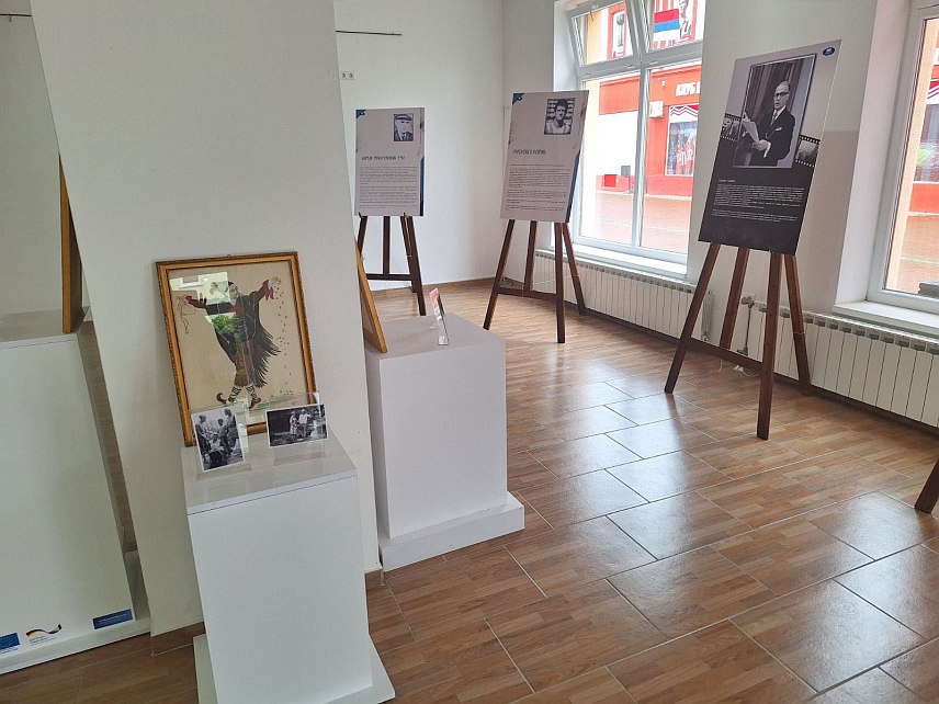 ШАМАЦ, 18. АПРИЛА /СРНА/ - У Шамцу је данас, у оквиру фестивала "Милица", посвећеног првој српској костимографкињи и супрузи нобеловца Иве Андрића, отворена радионица костимографије на којој учествују ученици средњих школа из Шамца и Tравникa.	
