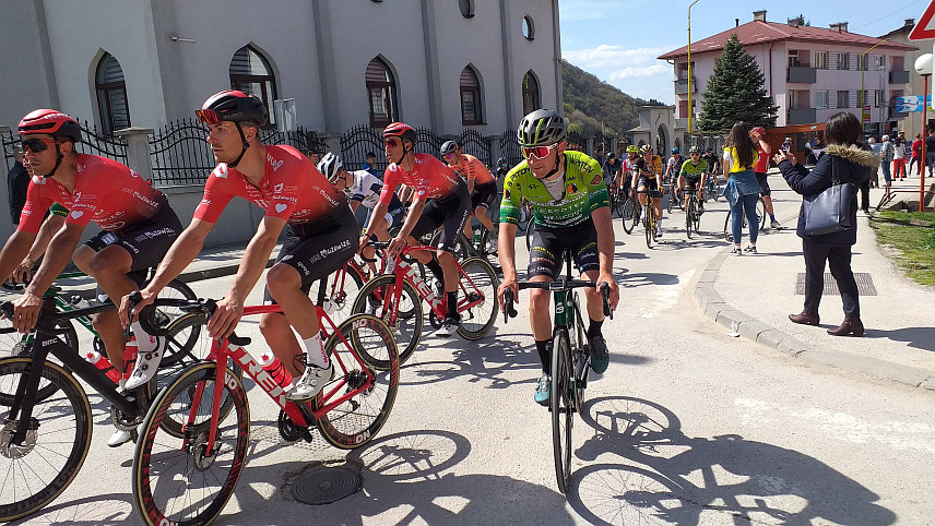 ВЛАСЕНИЦА, 18. АПРИЛА /СРНА/ - Власеница ће сутра бити домаћин циља друге етапе Међународне бициклистичке трке "Београд - Бањалука" и из општине су позвали суграђане да им се придруже у овом спектаклу и поздраве 175 бициклиста из 30 земаља./фото архива/