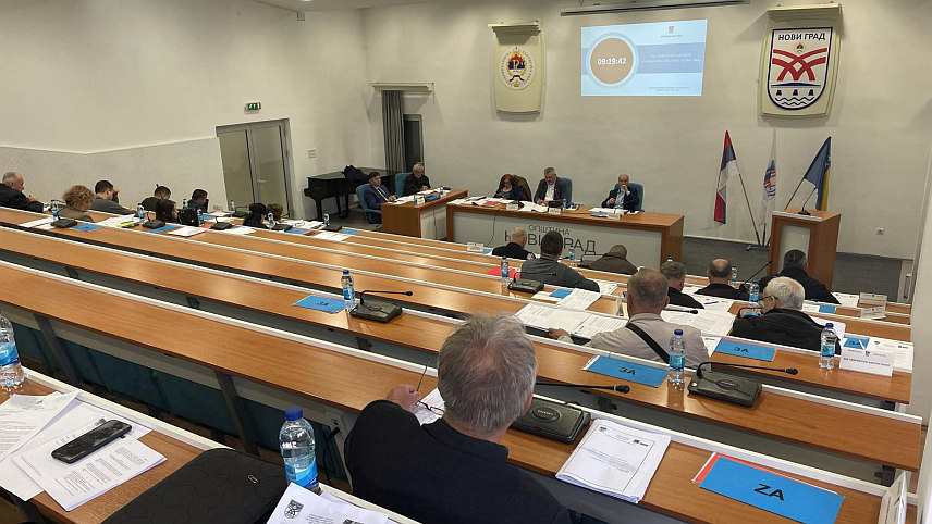 НОВИ ГРАД, 18. АПРИЛА /СРНА/ - Сједница Скупштине општине Нови Град.