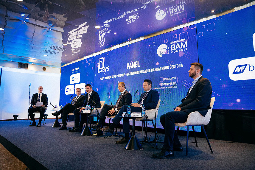 САРАЈЕВО, 18. АПРИЛА /СРНА/ - Вицегувернер Централне банке БиХ Марко Видаковић на "Ди-дејс" конференцији "Актуелне промјене у пословању финансијског сектора - зеленије, дигиталније, одговорније!" у Бањалуци.