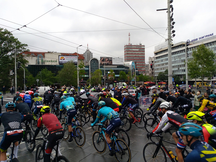 БЕОГРАД, 18. АПРИЛА /СРНА/ - На Тргу Републике у Београду данас је стартовала 18. међународна бициклистичка трка "Београд-Бањалука", коју је свечано отворио градоначелник Александар Шапић.