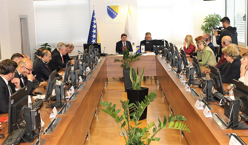 САРАЈЕВО, 18. АПРИЛА /СРНА/ - Предсједник Високог судског и тужилачког савјета БиХ /ВСТС/ Халил Лагумџија на састанку у Сарајеву са министром правде Јилмазом Тунчем.