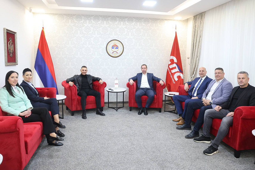 БАЊАЛУКА, 18. АПРИЛА /СРНА/ - Сенатор Републике Српске Александар Вулин састао са предсједником Социјалистичке партије Српске Гораном Селаком уочи митинга "Српска те зове" у Бањалуци.