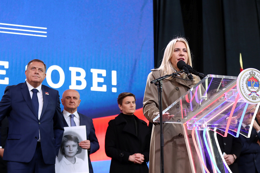 БАЊАЛУКА, 18. АПРИЛА /СРНА/ - Српски члан Предсједништва БиХ Жељка Цвијановић поручила је вечерас из Бањалуке да српски народ, осим тога што неће заборави и дати да му одузму понос и сјећање, неће дозволити да му одузму Републику Српску./Фото - Борислав Здриња/