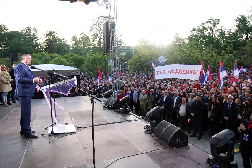 БАЊАЛУКА, 18. АПРИЛА /СРНА/ - Предсједник Републике Српске Милорад Додик током обраћања на великом народном митингу "Српска те зове". /Фото - Борислав Здриња/