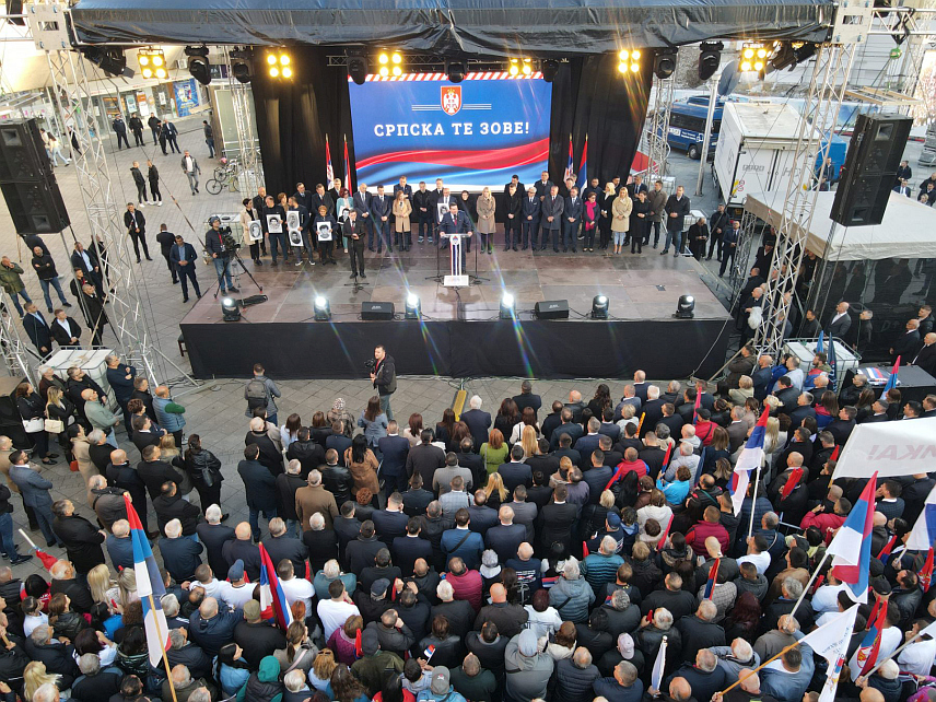 БАЊАЛУКА, 18. АПРИЛА /СРНА/ - Предсједник Народне скупштине Републике Српске Ненад Стевандић током обраћања на великом народном митингу "Српске те зове" у Бањалуци./Фото - Борислав Здриња/