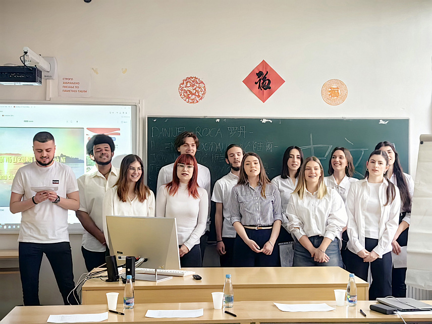 ПАЛЕ, 19. АПРИЛА / СРНА/ - Поводом 20. априла, Међународног дана кинеског језика, Катедра за синологију Филозофског факултета Универзитета у Источном Сарајеву организовала је пригодну свечаност и студентско такмичење у рецитовању класичне кинеске поезије.