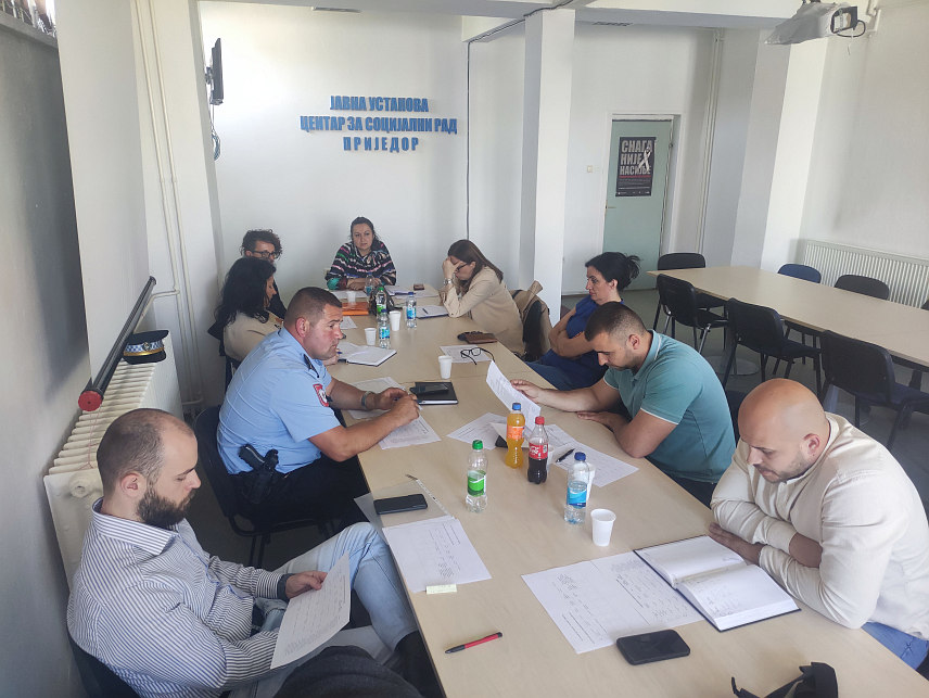 ПРИЈЕДОР, 19. АПРИЛА /СРНА/ - Састанак мултисекторског тима за борбу против породичног и родно заснованог насиља у Приједору.