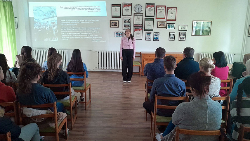 ПАЛЕ, 19. АПРИЛА /СРНА/ - У Средњошколском центру Пале данас је одржана приредба "Југословенство, идеја која је Србе коштала милионских жртава" на којој је истакнуто да кроз историју српски народ никада није био поштеђен страдања.