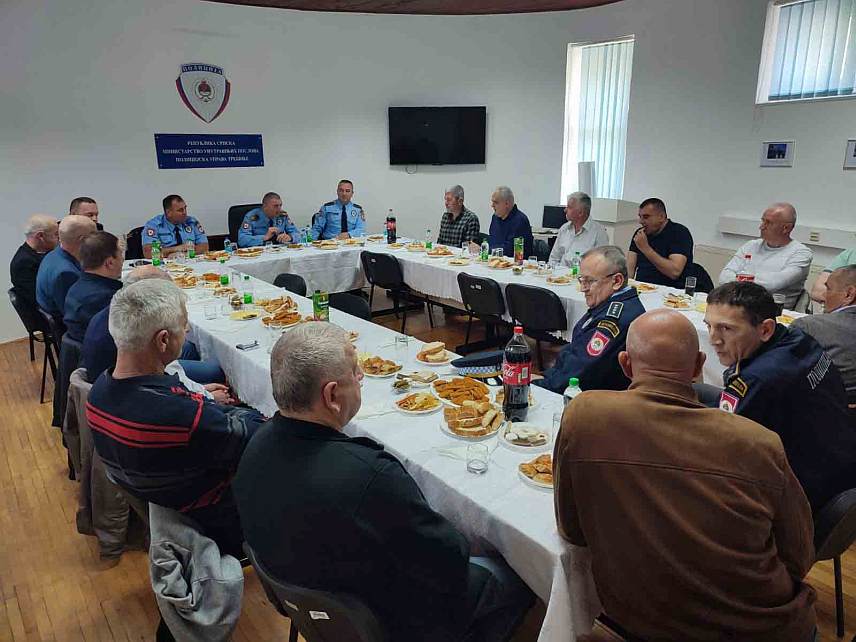 TРЕБИЊЕ, 1. АПРИЛА /СРНА/ - У Полицијској управи Tребиње данас је организован пријем за пензионисане припаднике Управе, поводом Дана полиције Републике Српске.