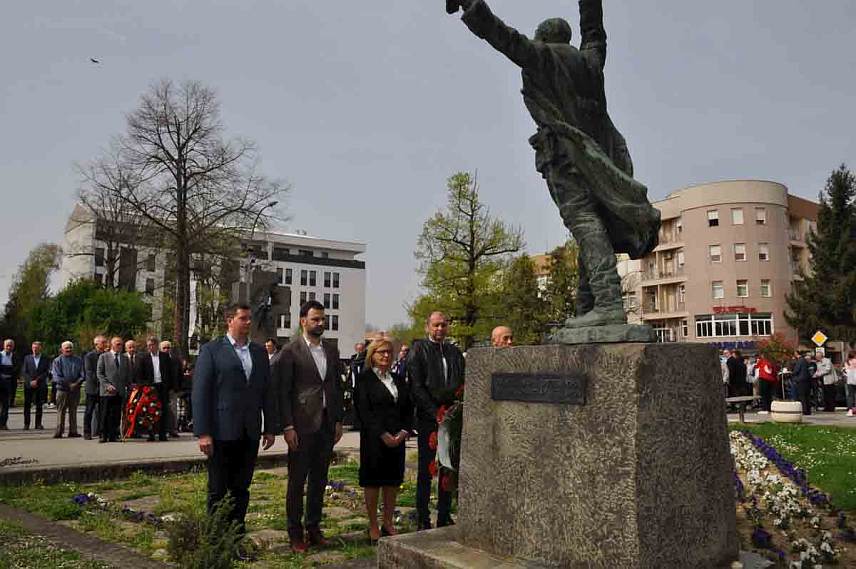 ПРИЈЕДОР, 1. АПРИЛА /СРНА/ – У Приједору је данас пригодним програмом обиљежено 128 година од рођења и 82 године од смрти народног хероја доктора Младена Стојановића.