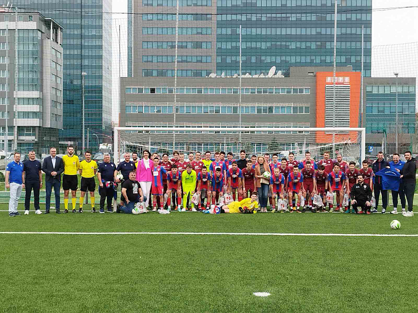 БАЊАЛУКА, 1. АПРИЛА /СРНА/ - Фудбалски клуб /ФК/ "Република Српска" из Цириха постоји 24 године, а протеклог викенда чланови овог спортског колектива први пут су организовано посјетили Републику Српску, што је била прилика за евоцирање успомена, али и за подсјећање на дане када је у дијаспори формиран највећи српски спортски клуб у Европи.