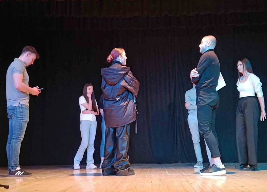 ПРЊАВОР, 1. АПРИЛА /СРНА/ - Деветнаестогодишња Маја Китић и плесни тим "Гема" представљаће ове године Град Прњавор у музичком такмичењу "Ритам Европе".