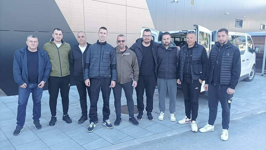 ПАЛЕ, 20. АПРИЛА /СРНА/ - Девет чланова Удружења поклоника манастира Хиландар данас је са Пала отпутовало на Свету Гору како би помогли у грађевинским радовима на Хиландару, мјесту духовног уздизања, трајања и вјечности, јединственом центру српске културе, гдје ће боравити 10 дана.