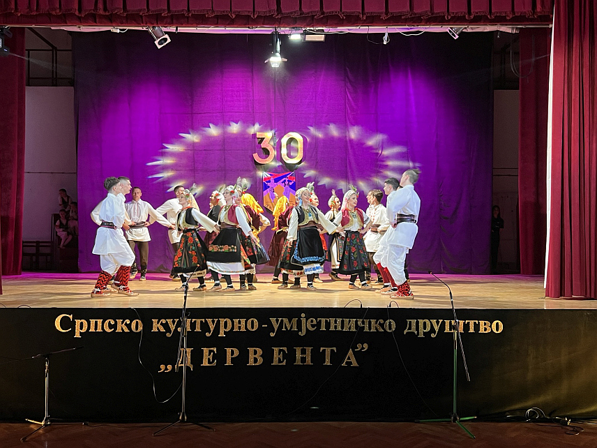 ДЕРВЕНТА, 20. АПРИЛА /СРНА/ - Јубиларни 30.годишњи концерт Српског културног умјетничког друштва /СКУД/ "Дервента", на којем су учествовале све секције, одржан је вечерас у овом граду.