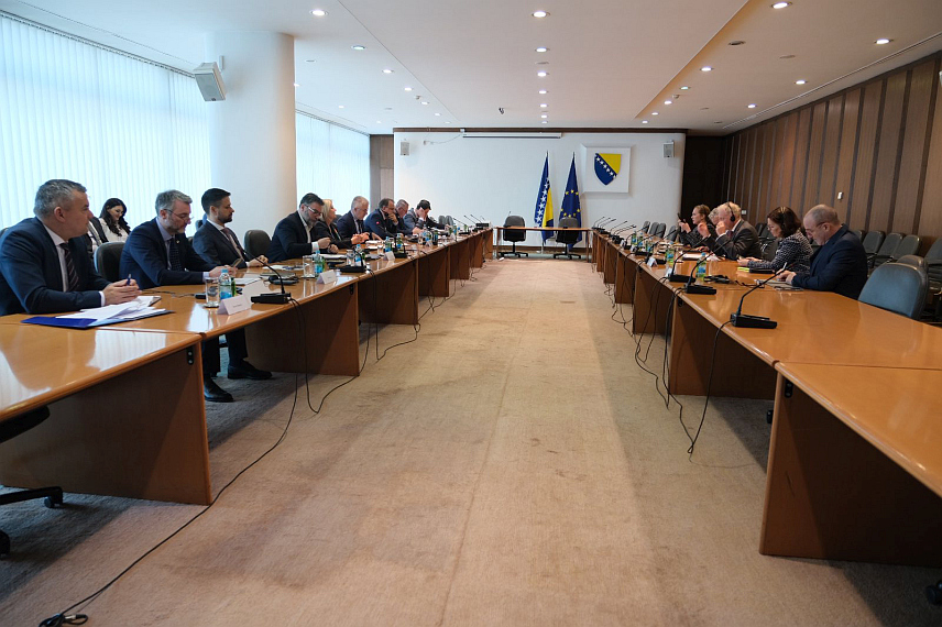 САРАЈЕВО, 22. АПРИЛА /СРНА/ - Предсједник Владе Републике Српске Радован Вишковић учествује на састанку у Сарајеву са генералним директором Генералног директората Европске комисије за сусједску политику и преговоре о проширењу Гертом Јаном Копманом.