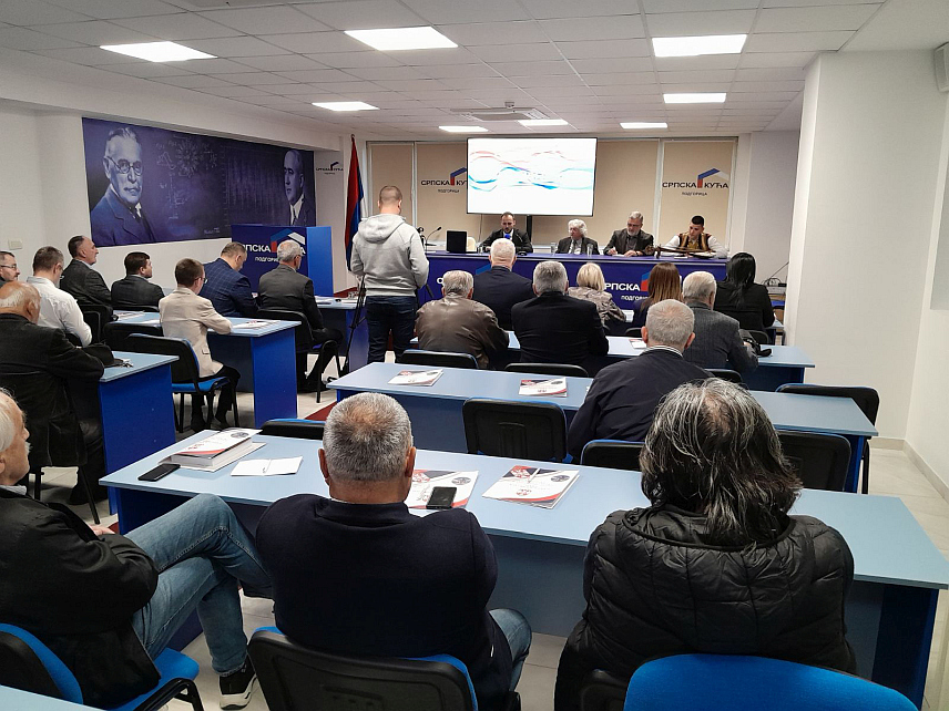 ПОДГОРИЦА, 22. АПРИЛА /СРНА/ - Академска трибина поводом обиљежавања пробоја српских заточеника из логора Јасеновац, фабрике смрти за Србе и Дана сјећања на жртве Холокауста, геноцида и других жртава фашизма.