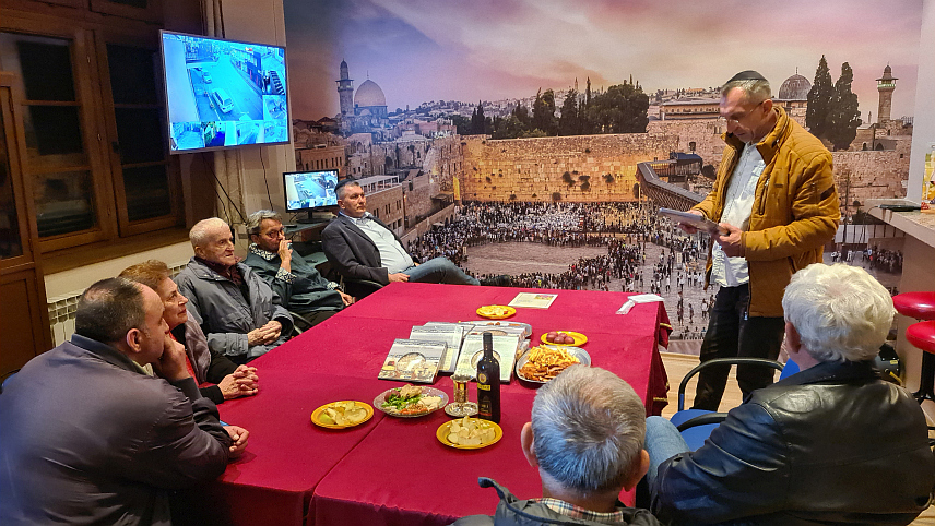 ДОБОЈ, 22. АПРИЛА /СРНА/ - Јеврејска општина у Добоју организовала је вечерас прославу Песаха - јеврејског празника који симболизује слободу.