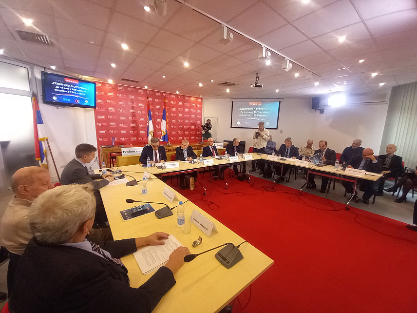 БЕОГРАД, 23. АПРИЛА /СРНА/ - Шеф Представништва Републике Српске у Србији Млађен Цицовић на трибини у Београду под називом "Резолуција о Сребреници - да ли нам у БиХ пријети повратак у 1991. годину?" поставио питање коме сада треба та резолуција?