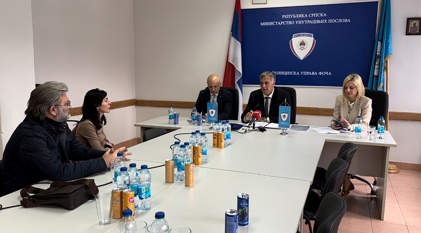 ФОЧА, 23. АПРИЛА /СРНА/ - Министар унутрашњих послова Републике Српске Синиша Каран на конференцији за новинаре у Фочи.