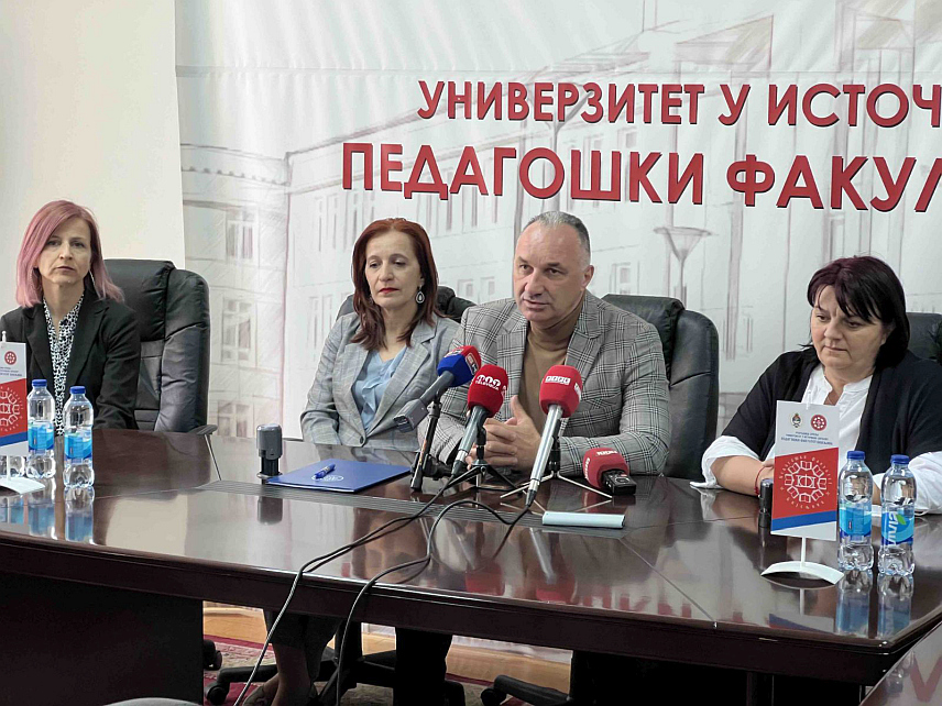 БИЈЕЉИНА, 23. АПРИЛА /СРНА/ - На Педагошком факултету у Бијељини данас је потписан Споразум о сарадњи ове високошколске установе и Удружења "Бијељинска дјеца сунцокрети" на добробит дјеце са сметњама у развоју, дјеце у ризику и дјеце на маргинама друштва.