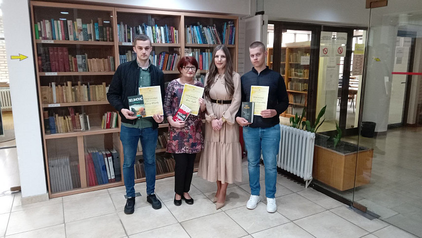 БИЈЕЉИНА, 23. АПРИЛА /СРНА/ - Народна библиотека "Филип Вишњић" Бијељина додијелила је данас, поводом Свјетског дана књиге и ауторских права, четири признања "нај читалац" у прошлој години, те попуст на годишњу чланарину при упису од 50 одсто.
