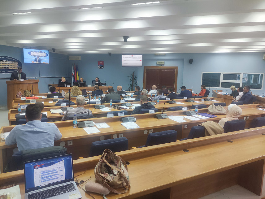 ПРИЈЕДОР, 24. АПРИЛА /СРНА/ - Одборници Скупштине града Приједора данас су једногласно усвојили одлуке о додјели награда и признања која се додјељују у оквиру мајских свечаности поводом 16. маја - Дана града.