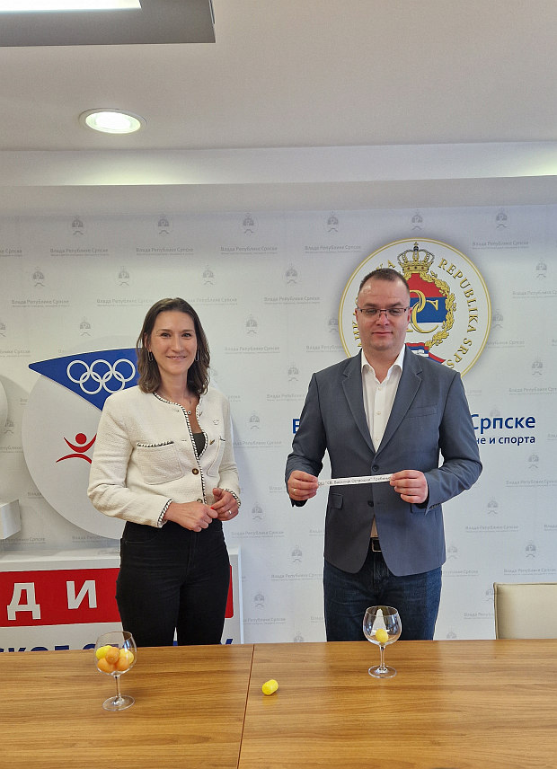 БАЊАЛУКА, 24. АПРИЛА /СРНА/ - Помоћник министра за спорт Републике Српске Марио Ђуран присуствовао је данас у Бањалуци жријебању парова за републичко финале Малих олимпијских игара /МОИ/ које ће бити одржано од 10. до 17. маја у Бањалуци.