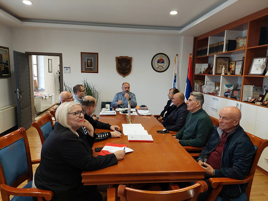 ВИШЕГРАД, 24. АПРИЛА /СРНА/ - У општини Вишеград данас су потписани уговори о финансирању са 14 спортских клубова из ове локалне заједнице за шта је из општинског буџета издвојено 260.000 КМ.