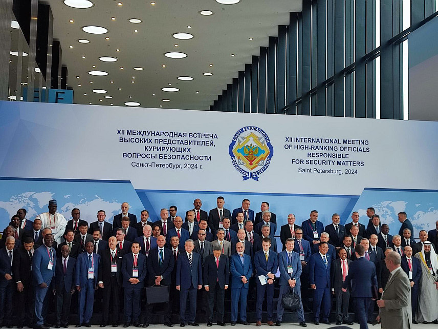 САНКТ ПЕТЕРБУРГ, 24. АПРИЛА /СРНА/ - У Санкт Петербургу данас ће бити отворен 12. Међународни састанак високих представника задужених за питања безбједности на којем ће се учесницима први обратити предсједник Републике Српске Милорад Додик.