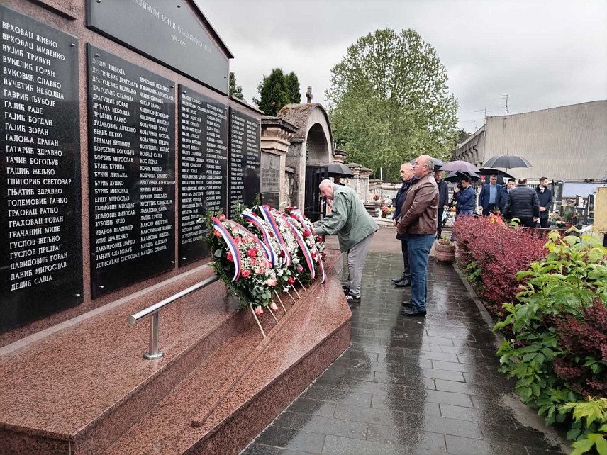 БАЊАЛУКА, 24. АПРИЛА /СРНА/ - На Спомен-обиљежју жртвама Велеиздајничког процеса на гробљу "Свети Пантелија" у Бањалуци данас су положени вијенци у оквиру прославе Дана града.