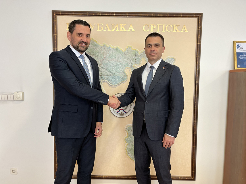 БАЊАЛУКА, 25. АПРИЛА /СРНА/ - Министар за европске интеграције и међународну сарадњу Републике Српске Златан Клокић и министар без портфеља задужен за координацију активности и мјера у области односа Србије са дијаспором Ђорђе Милићевић разговарали су о меморандуму о сарадњи влада Српске и Србије ради јачања сарадње са дијаспором, чије је усаглашавање у завршној фази.
