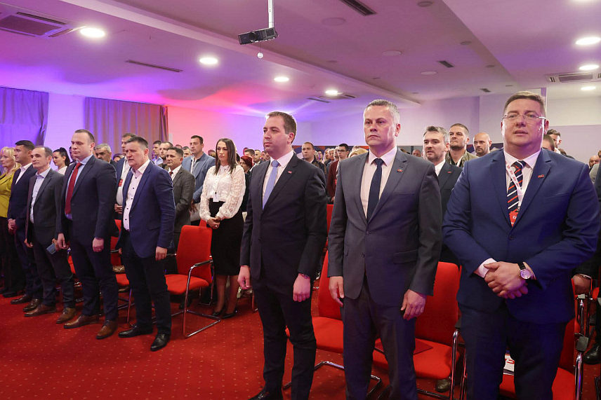 БАЊАЛУКА, 25. АПРИЛА /СРНА/ - Саша Глигорић изабран је вечерас за новог предсједник бањалучког Градског одбора Социјалистичке партије Српске /СПС/, а делегати изборне скупштине подржали су кандидата СНСД-а Николу Шобота за градоначелника Бањалуке.