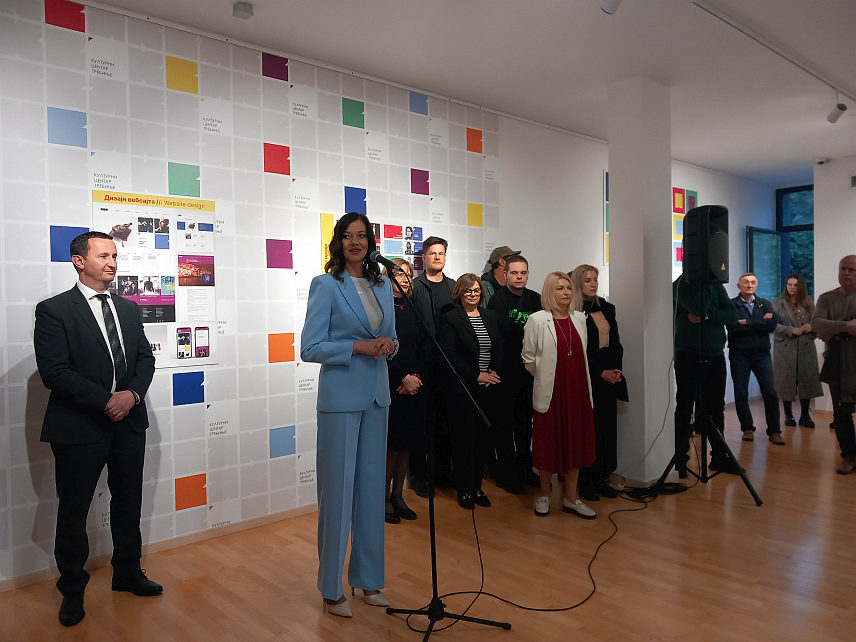 ТРЕБИЊЕ, 25. АПРИЛА /СРНА/ - У Културном центру Требиње вечерас је отворена изложба графичког дизајна "Процес", настала као резултат четворогодишњег европског пројекта "ReCulture: Ребрендирање установа културе западног Балкана", чиме је обиљежено и 10 година рада ове културне установе.