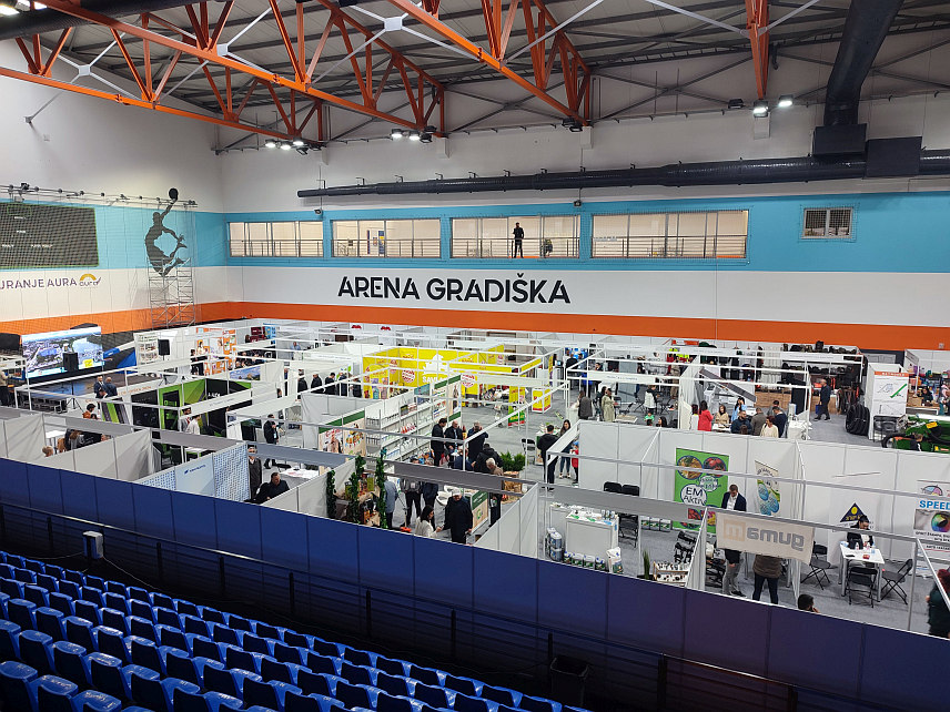 ГРАДИШКА, 26. АПРИЛА /СРНА/ - Међународни сајам привреде, пољопривреде, туризма, образовања и запошљавања данас је отоврен у Градишци у оквиру којег ће се представити више представити од 100 излагача и реномираних компанија из Републике Српске, Федерација БиХ, Србије, Хрватске, Словеније и Мађарске.