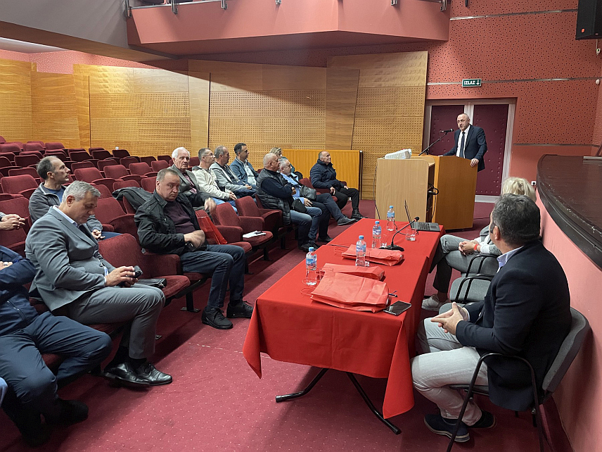 БАЊАЛУКА, 26. АПРИЛА /СРНА/ - Министар рада и борачко-инвалидске заштите Републике Српске Данијел Егић данас је у Градишци присуствовао представљању резултата пројекта "Нисте сами - идемо даље".