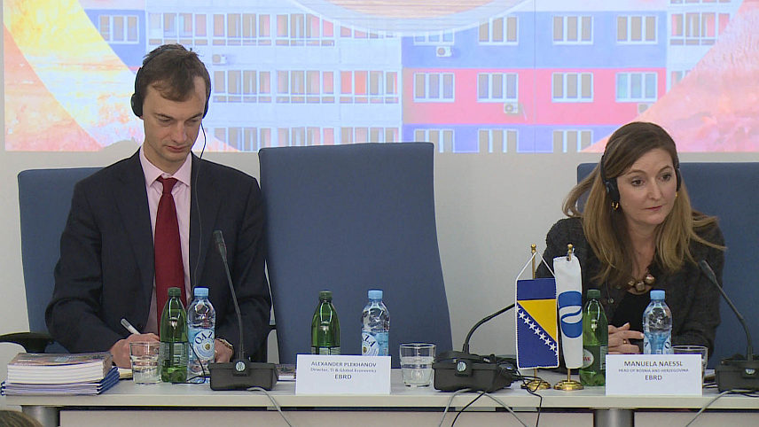 САРАЈЕВО, 26. АПРИЛА /СРНА/ - Директор Европске банке за обнову и развој /ЕБРД/ Мануела Несл и представник ЕБРД-а Александер Плеханов.
