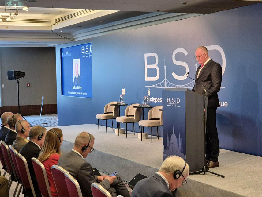 БУДИМПЕШТА, 26. АПРИЛА /СРНА/ - Министар одбране у Савјету министара Зукан Хелез на безбједносном форуму који се одржава у Будимпешти.