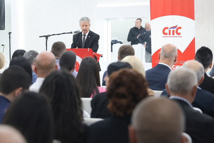 НЕВЕСИЊЕ, 27. АПРИЛА /СРНА/ - Новица Медан изабран је за предсједника Општинског одбора Социјалистичке партије Српске у Невесињу на данашњој Изборној скупштини.