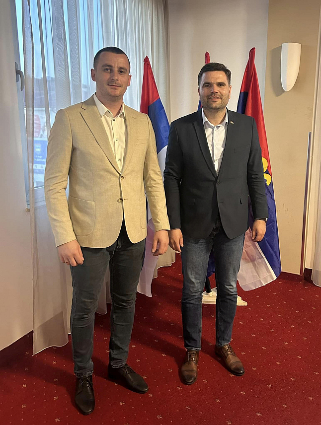 ПРЊАВОР, 28. АПРИЛА /СРНА/ - Предсједник Градског одбора СДС-а Прњавор и посланик у Народној скупштини Републике Српске Милан Петровић кандидат је ове странке за градоначелника Прњавора на предстојећим локалним изборима