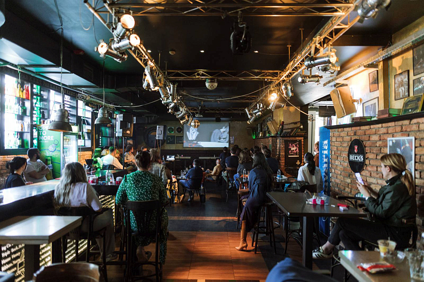 БАЊАЛУКА, 28. АПРИЛА /СРНА/ - Аудио-визуелни центар Републике Српске организовао је поводом трећег рођендана дводневну радионицу "Кроз објектив дебитанта", с циљем пружања прилике и могућности филмским ствараоцима, посебно дебитантима, да размијене искуства и успоставе контакт и сарадњу, а на панелима је потврђен потенцијал Српске да буде лидер у регији по развијености анимиране сцене.