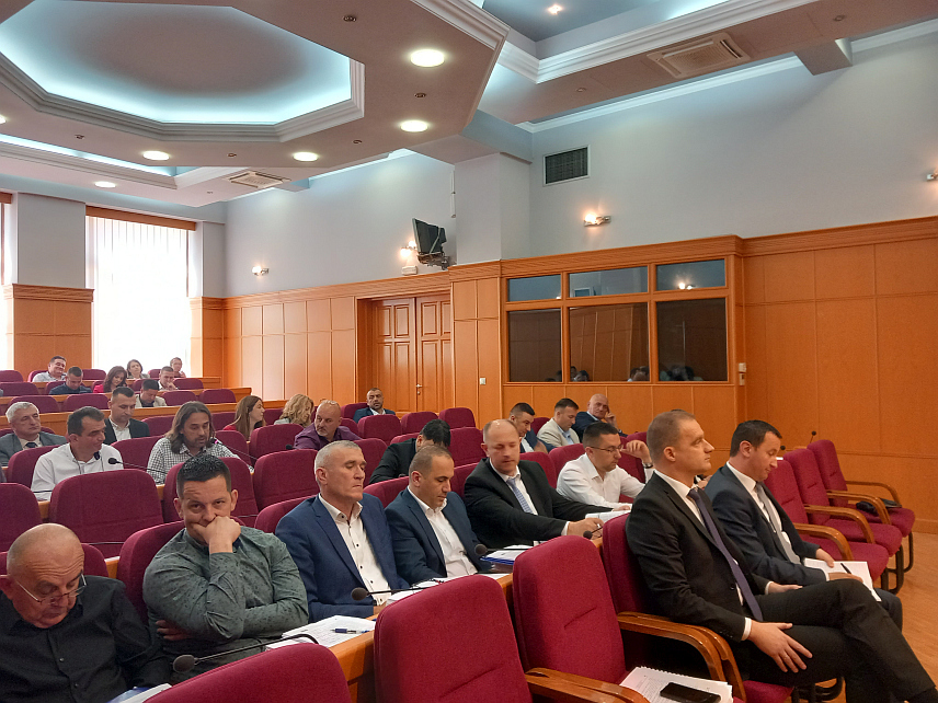 ТРЕБИЊЕ, 29. АПРИЛА /СРНА/ - Одборници Скупштине Града Требиња усвојили су на данашњој сједници нацрт ребаланса буџета за 2024. годину.