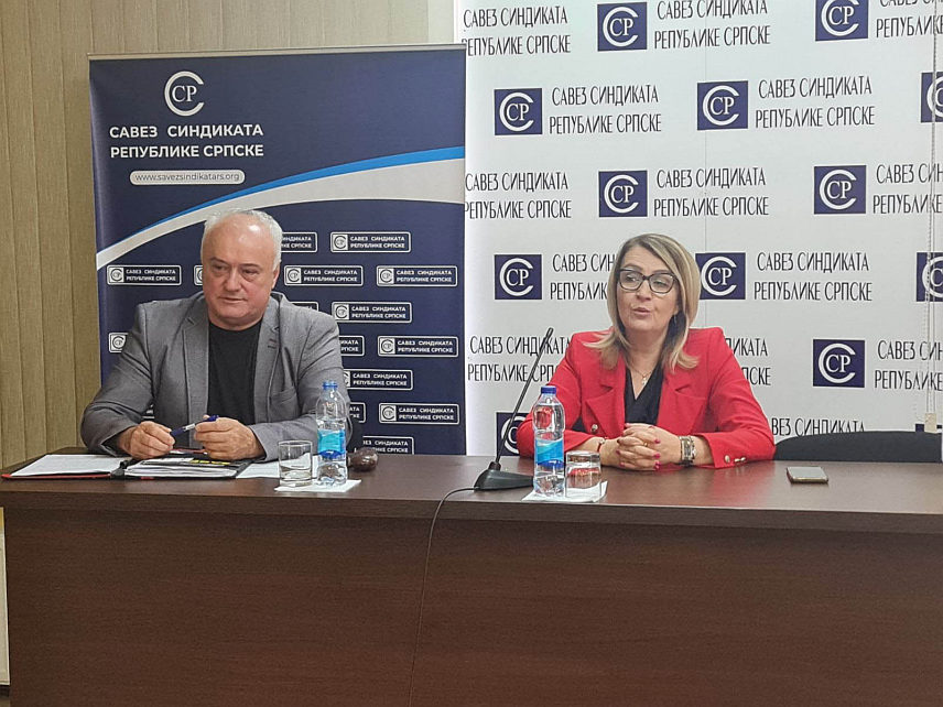 БАЊАЛУКА, 29. АПРИЛА /СРНА/ - Предсједник Синдиката радника грађевинарства и стамбено комуналне дјелатности Републике Српске Драгана Врабичић и предсједник Синдиката шумарства, прераде дрвета и папира Владо Павловић.