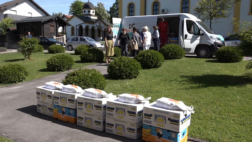 ПРЊАВОР, 29. АПРИЛА /СРНА/ - Коло српских сестара из Прњавора подијелило је данас васкршње пакете за 29 социјално угрожених појединаца и вишечланих породица.