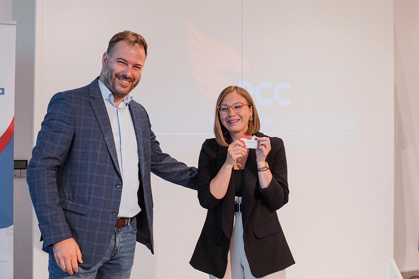 БИЈЕЉИНА, 29. АПРИЛА /СРНА/ - За више од 100 нових чланова Републичке странке Српске /РСС/ вечерас су у Бијељини уручене чланске карте.