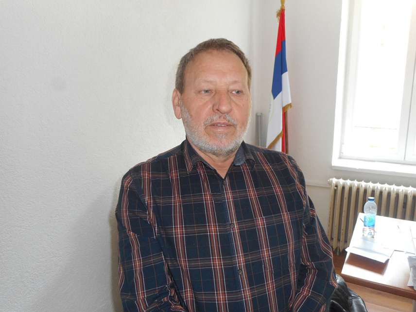 СРЕБРЕНИЦА, 29. АПРИЛА /СРНА/ - Замјеник начелника општине Момчило Цвјетиновић.